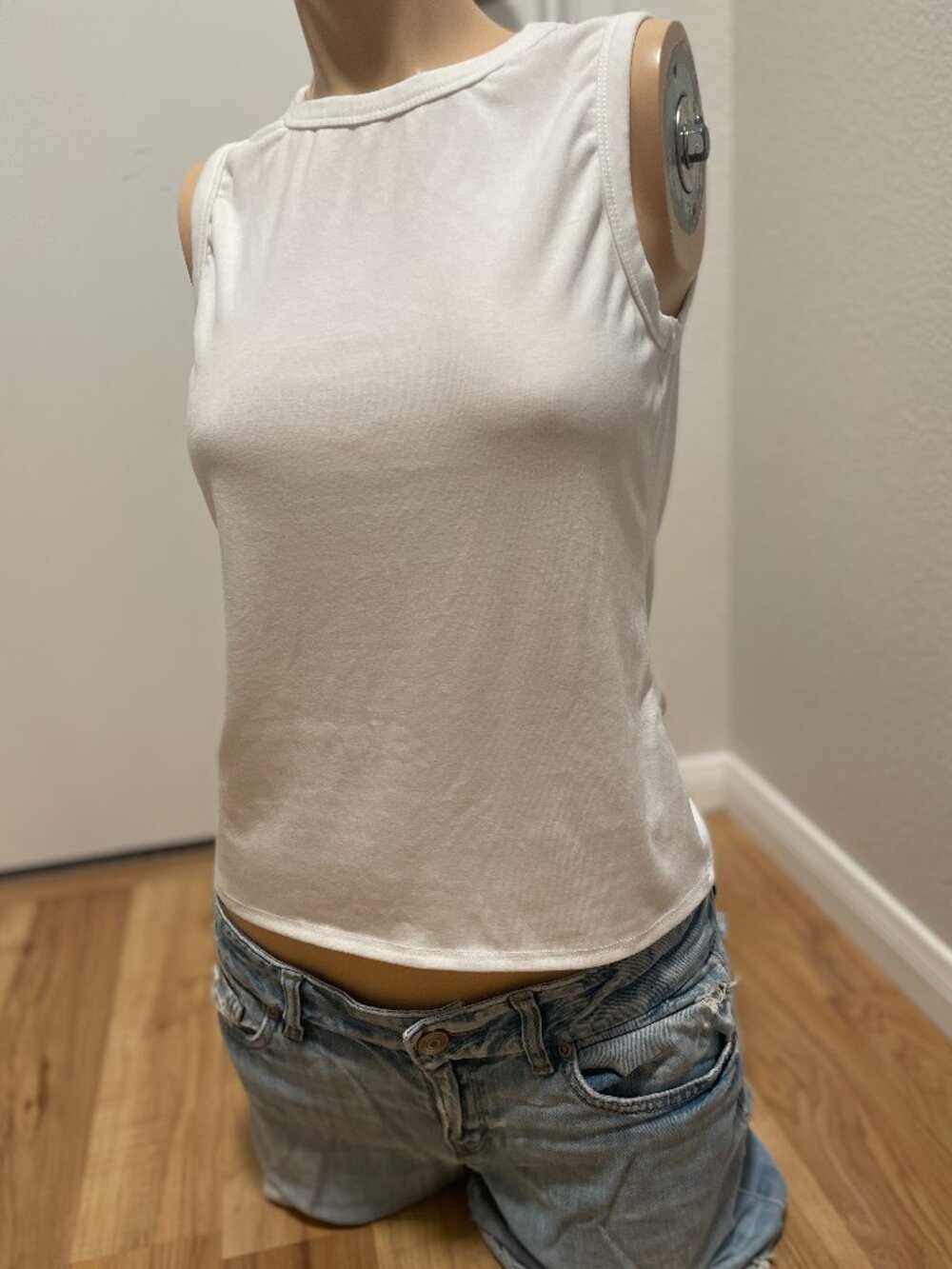 Green Envelope Sleeveless, high-neck Tank Top – White. Medium.